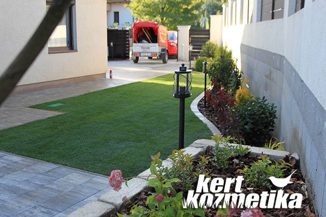 Kertépítés Kistarcsán – kis kert, sok funkció, rendezett vonalvezetés