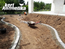 Hullámos ágyásszegélyek betonozása (10)