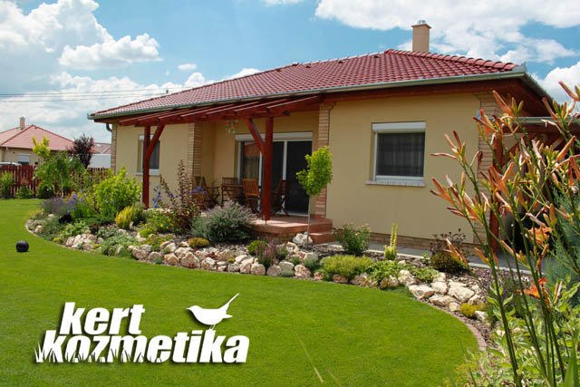Kertépítés Ecseren – rendezett gyep és ágyásvonalak (referencia)