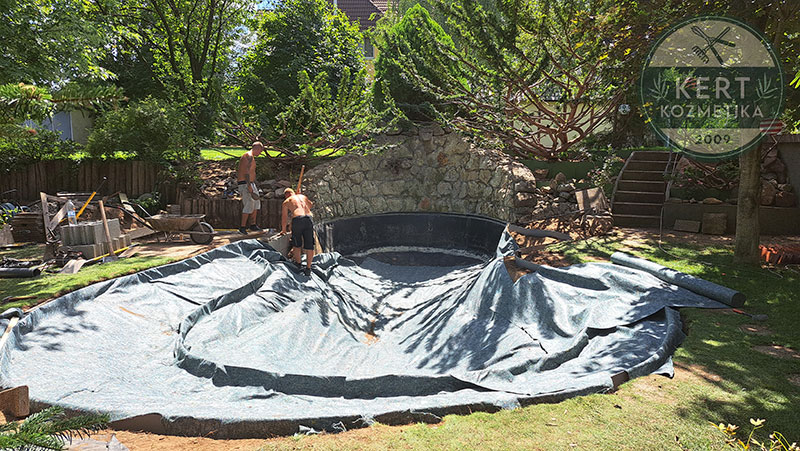 Kerti tavak szigetelése – fóliás és előregyártott megoldások